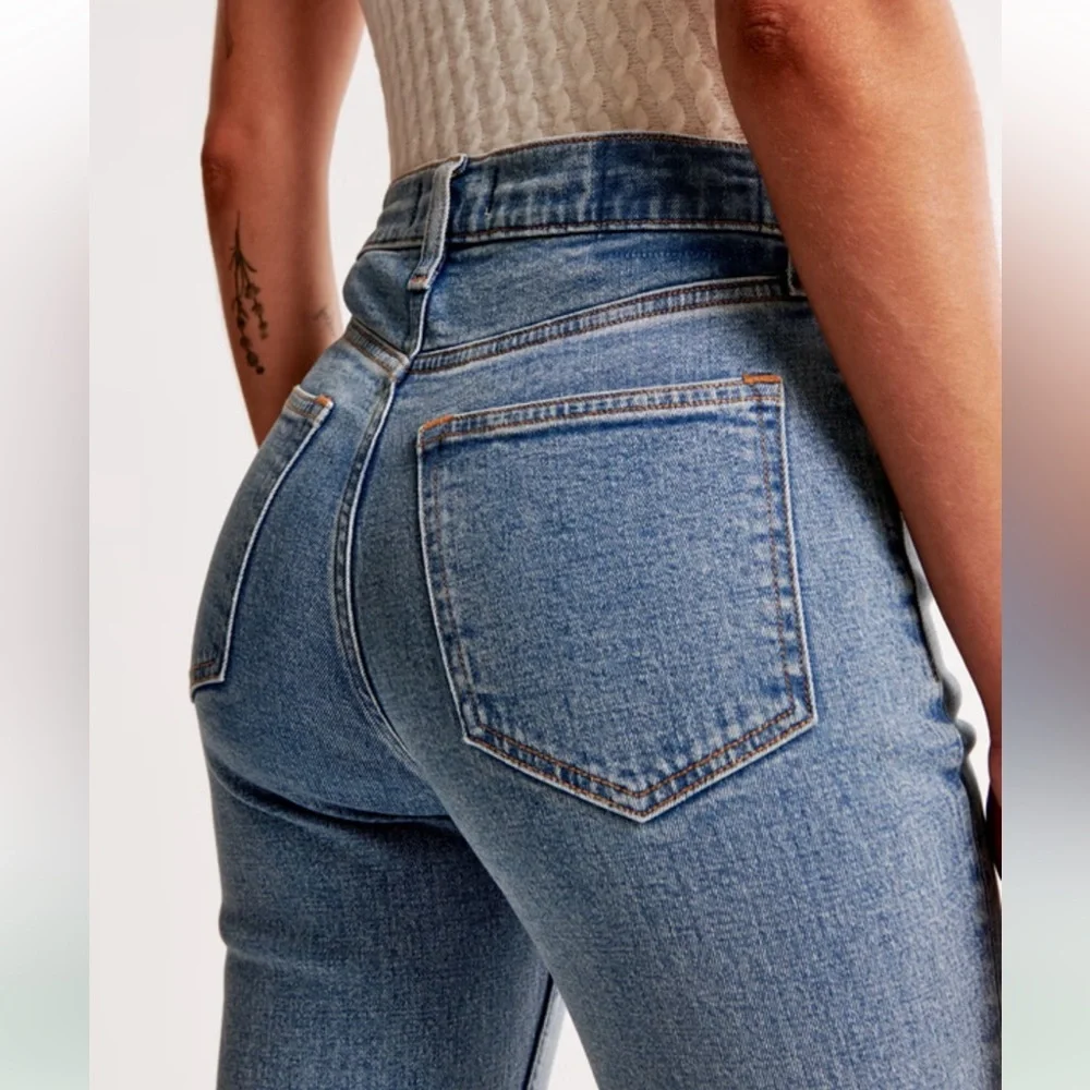 Abercrombie Ultra High Rise Ankle Straight Jean - Picture 1 of 11